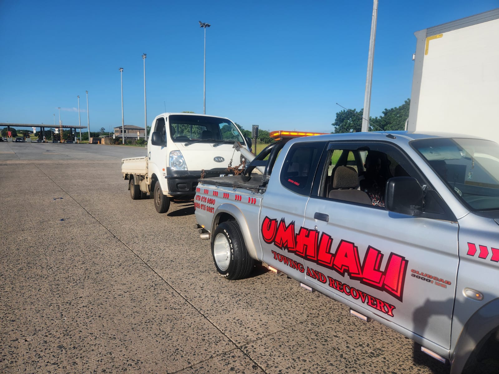 Umhlali recovery vehicle at the N2 toll plaza