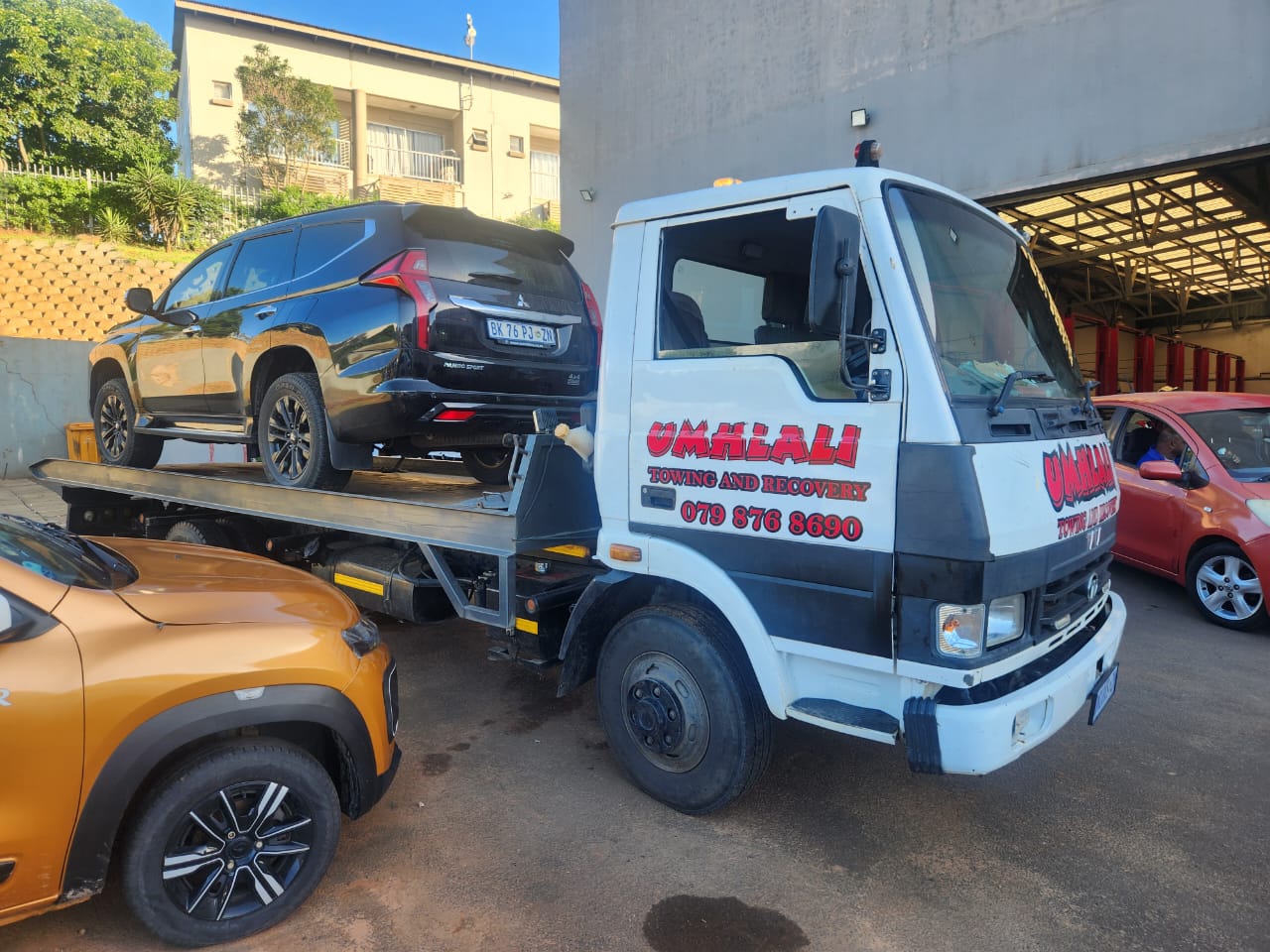 Black Mitsubishi Pajero Sport on an Umhlali flatbed